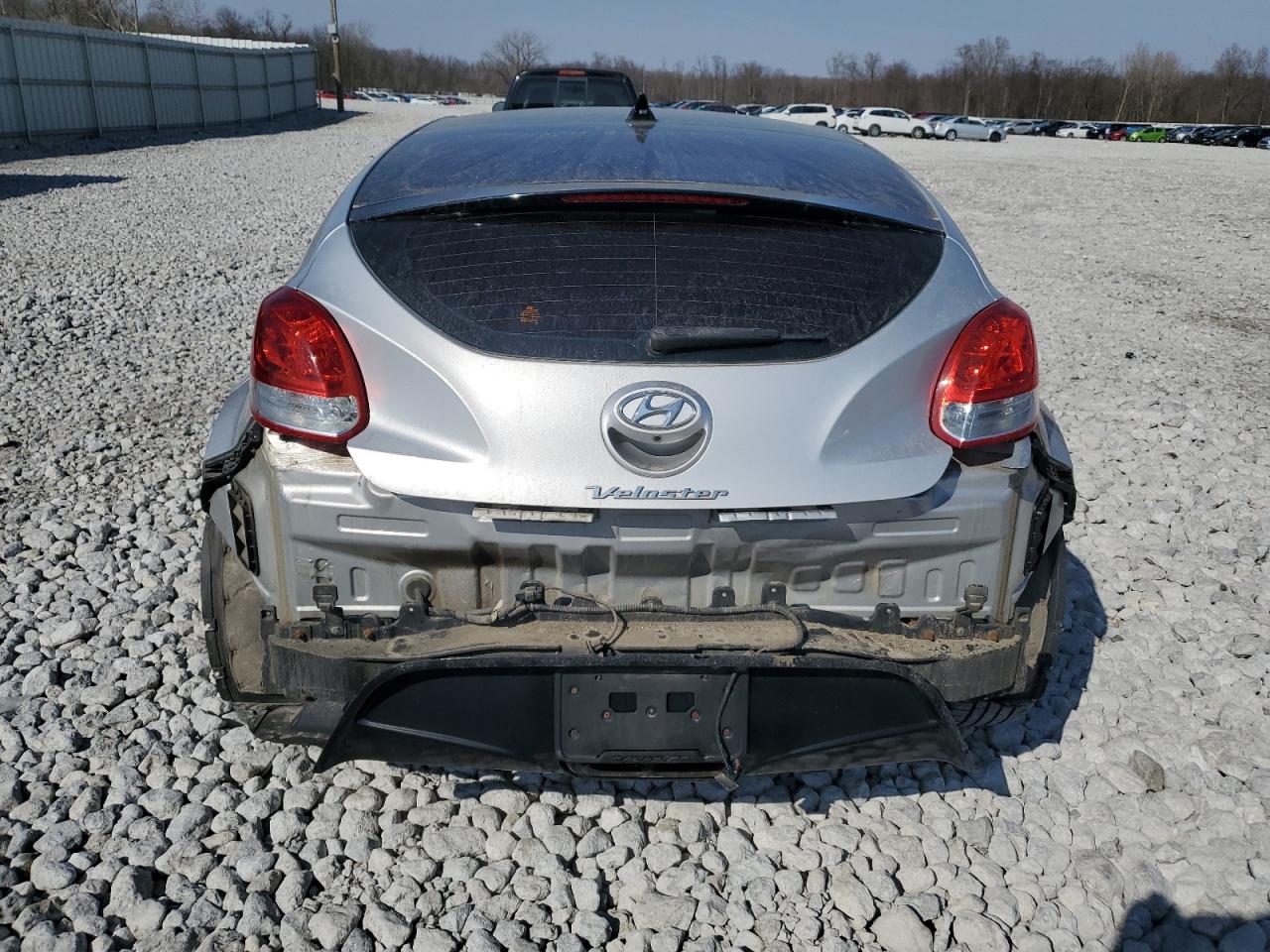 2016 Hyundai Veloster - Image 6