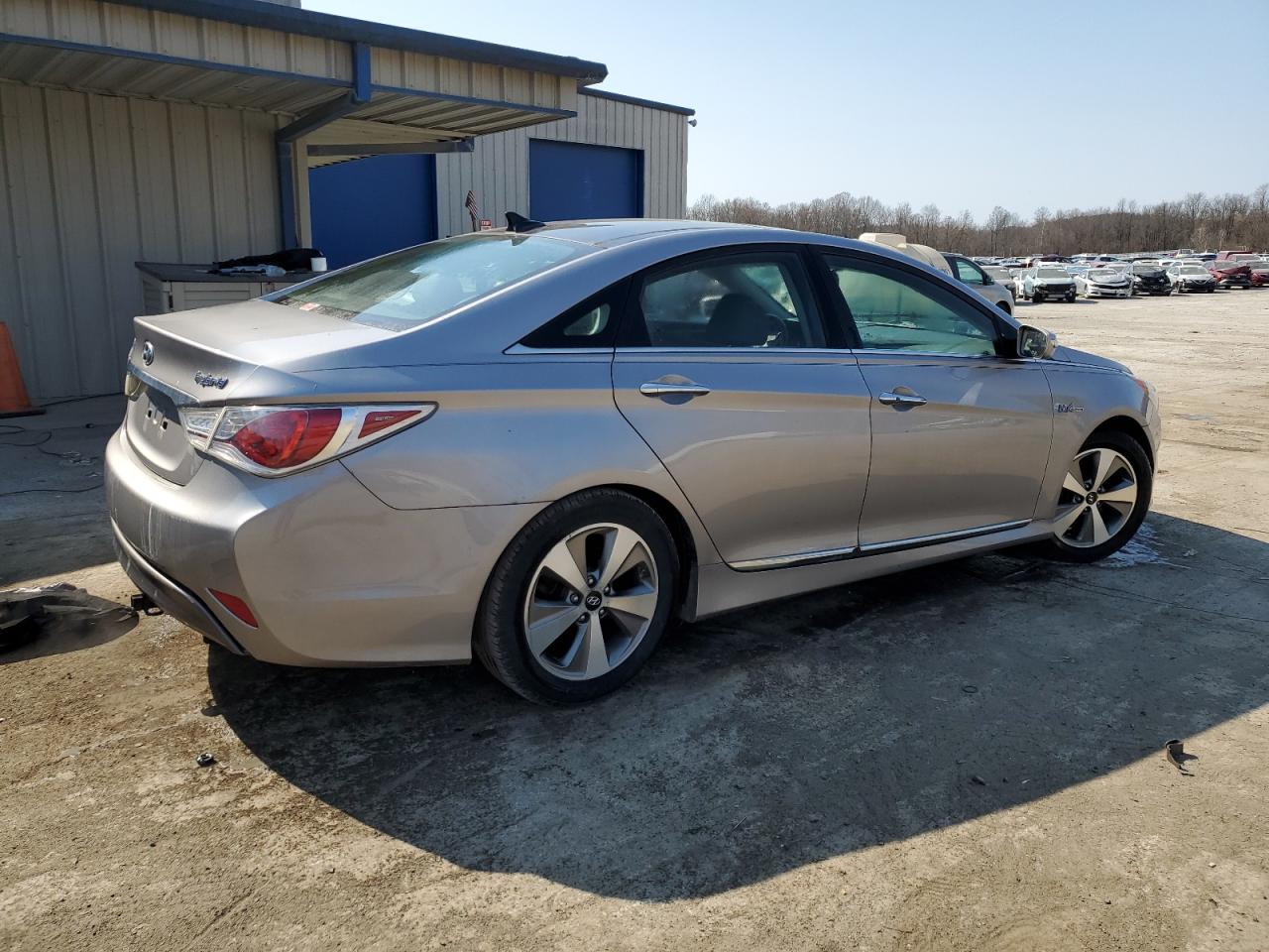 2011 Hyundai Sonata - Image 3