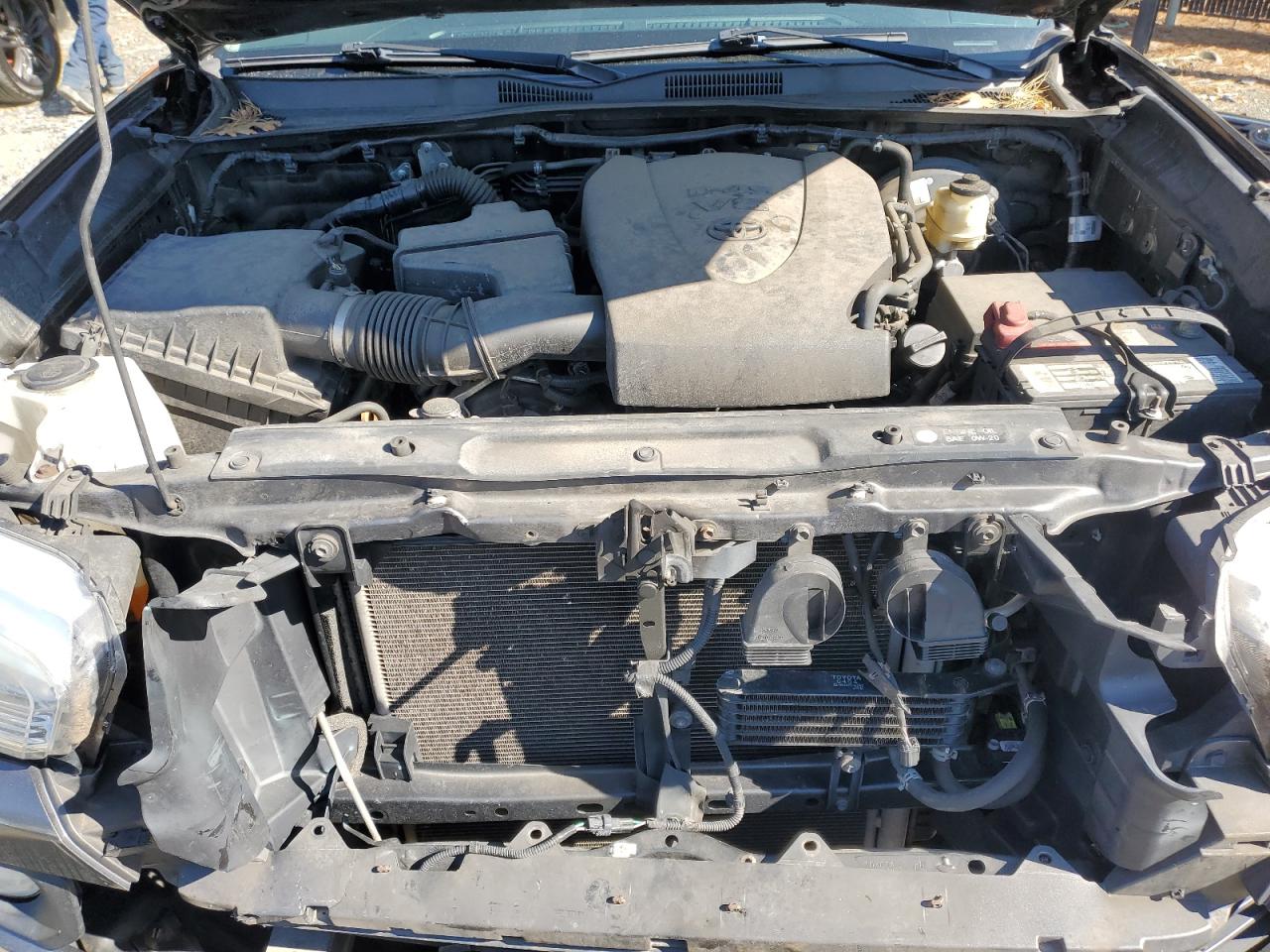 2018 Toyota Tacoma - Image 12