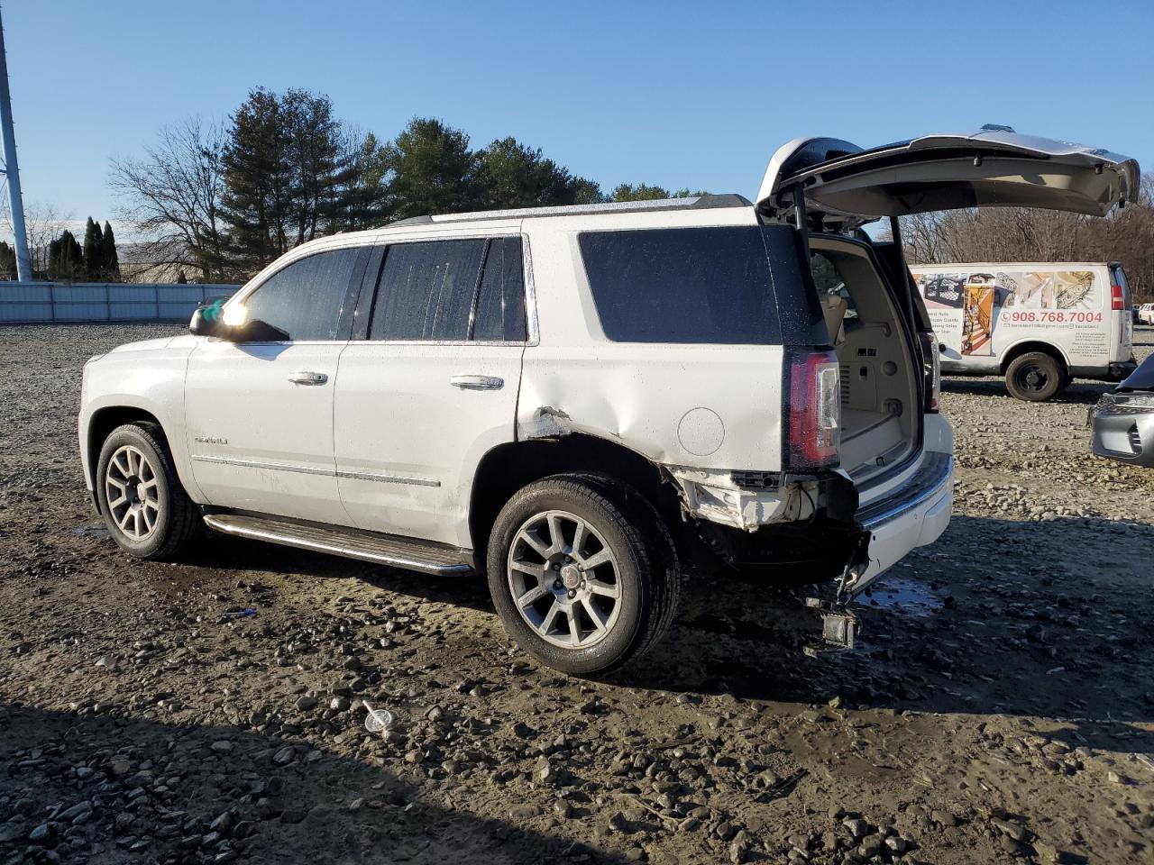 2015 GMC Yukon - Image 2