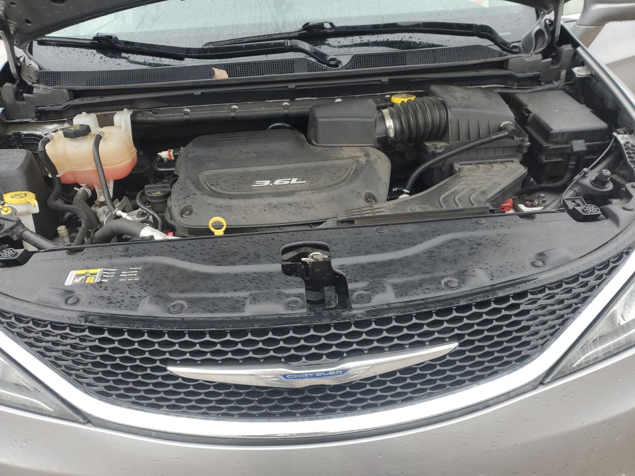 2017 Chrysler Pacifica - Image 12