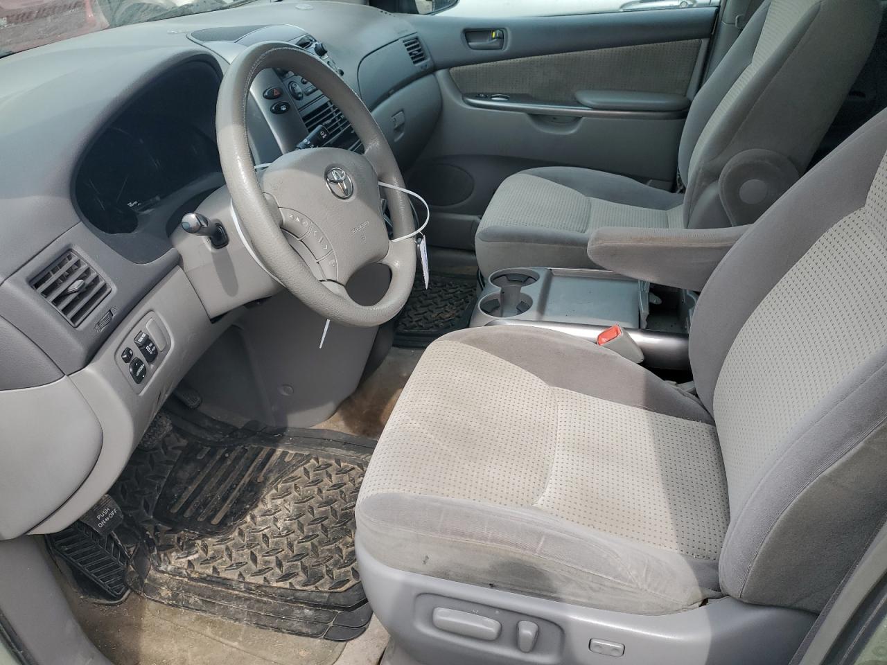 2009 Toyota Sienna - Image 7