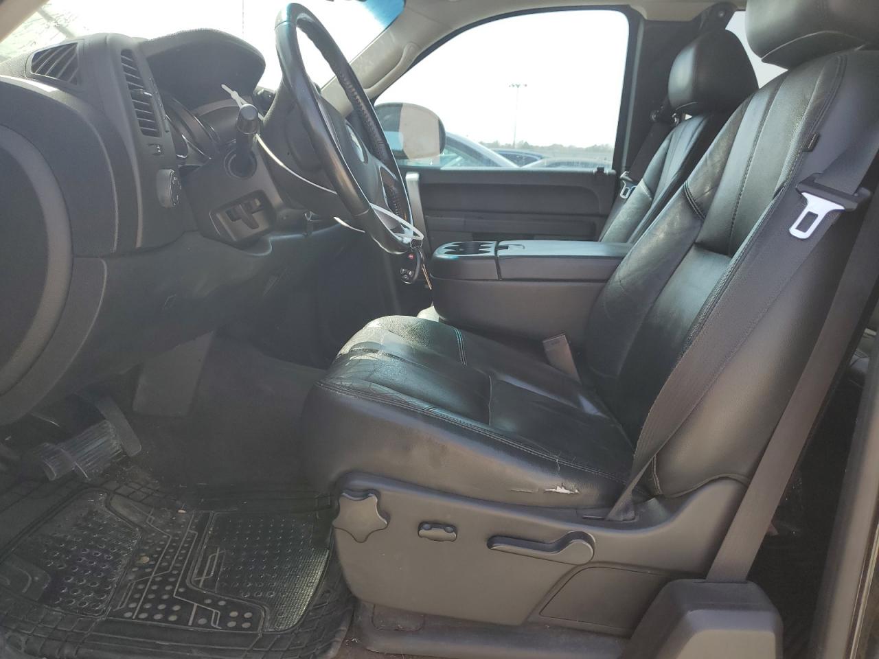 2013 Chevrolet Silverado - Image 7