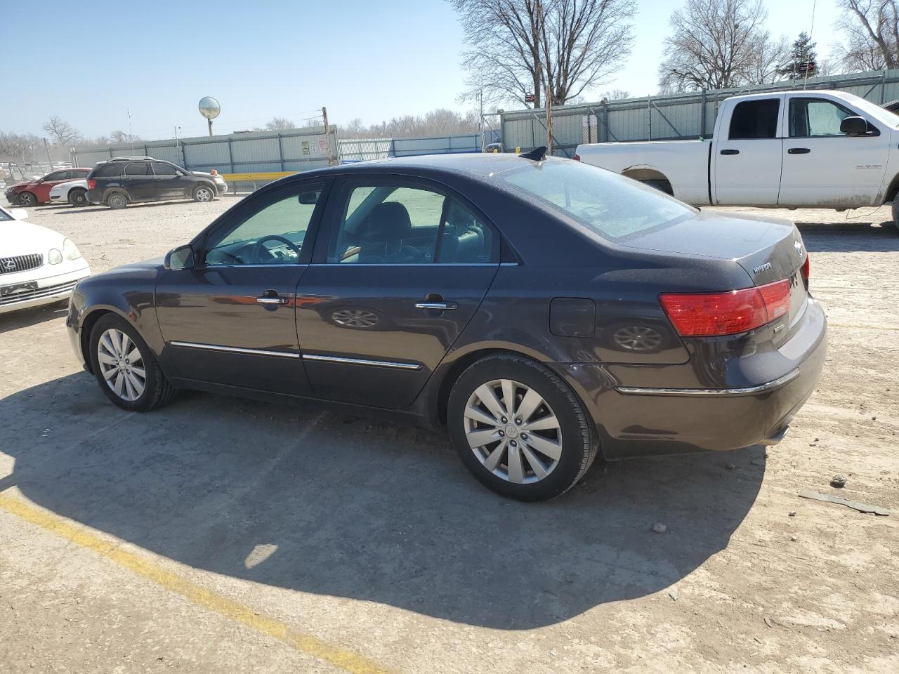 2010 Hyundai Sonata - Image 2