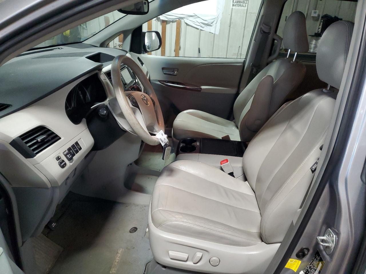 2013 Toyota Sienna - Image 7