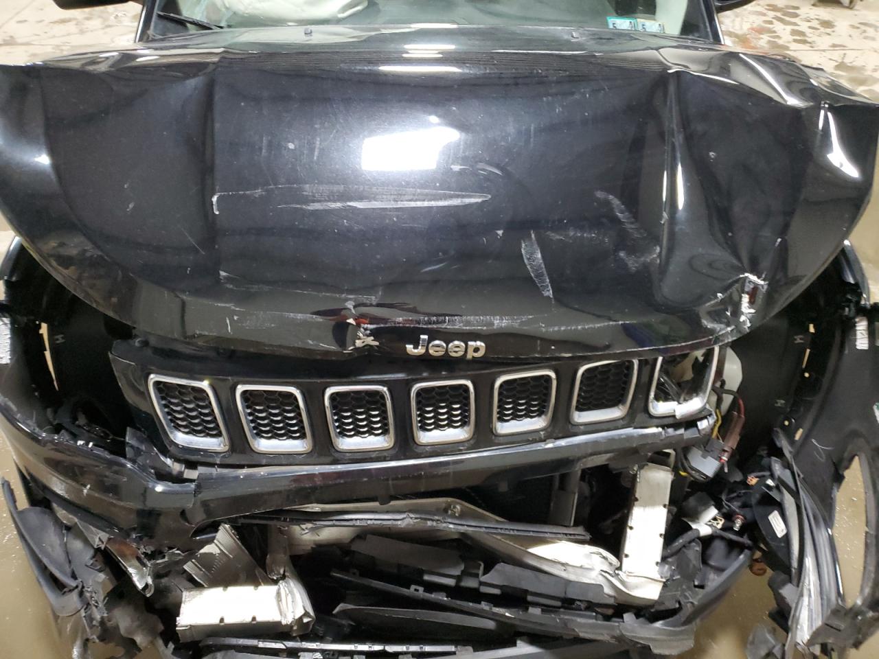 2018 Jeep Compass - Image 12