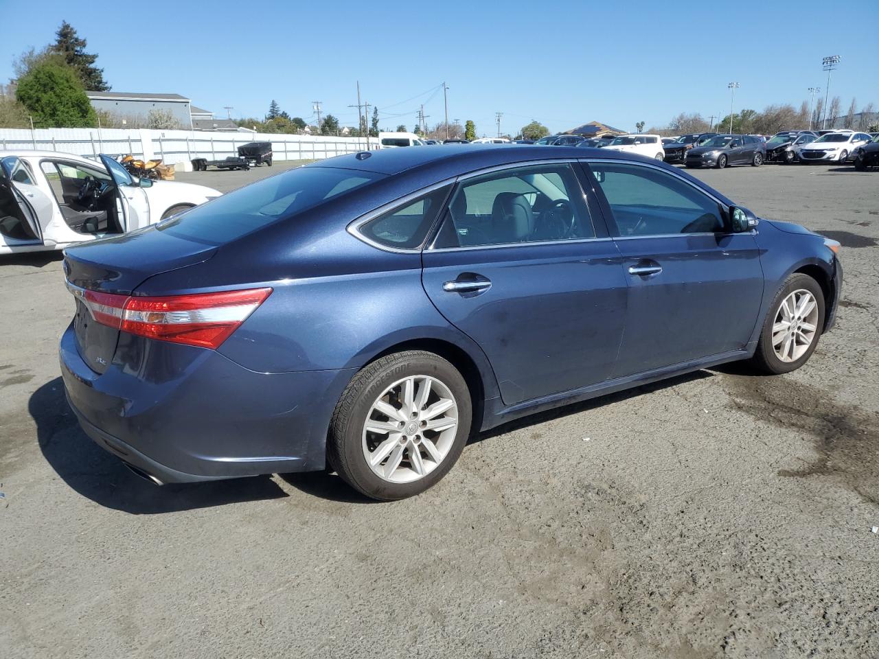2015 Toyota Avalon - Image 3