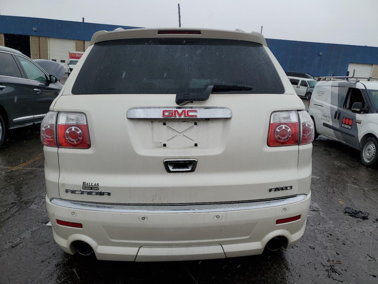 2011 GMC Acadia - Image 6