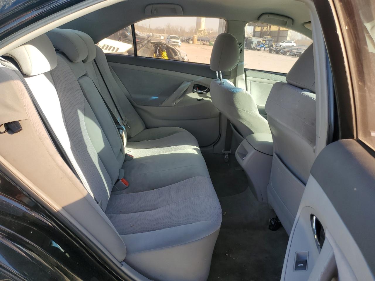 2011 Toyota Camry - Image 10