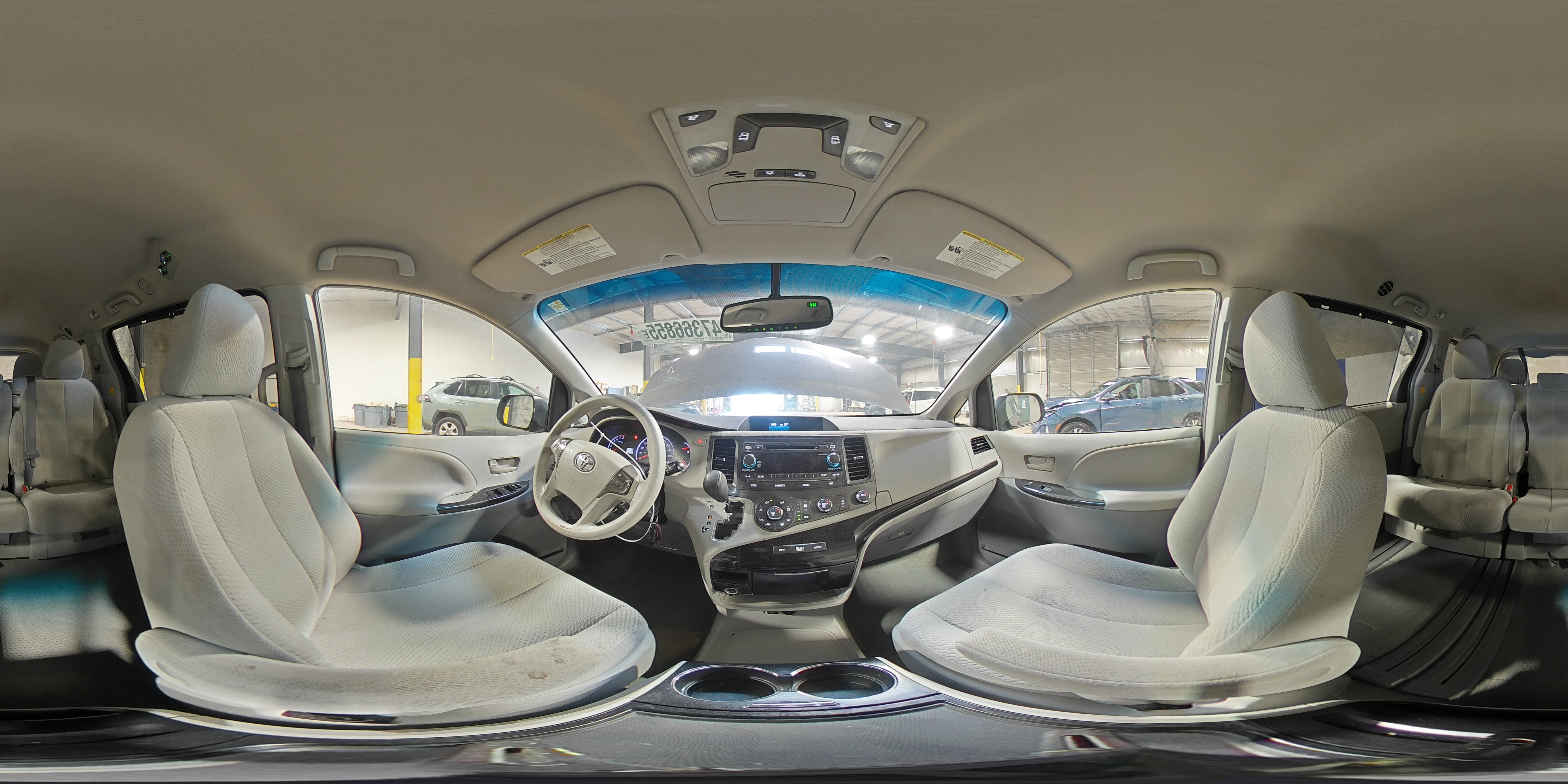 2012 Toyota Sienna - Image 15