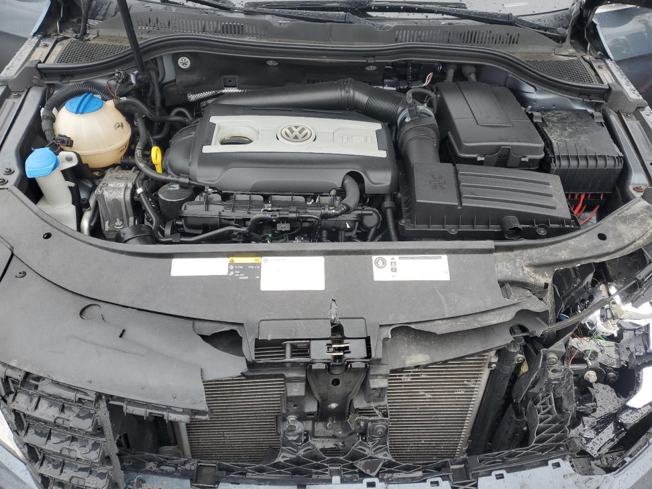 2014 Volkswagen Passat CC - Image 13