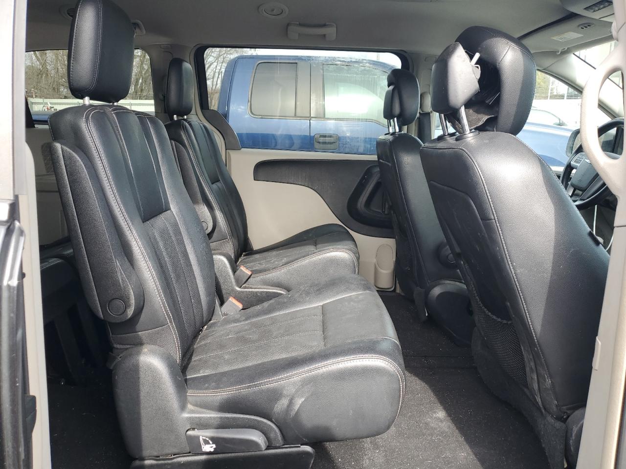 2012 Chrysler Town & Country - Image 11