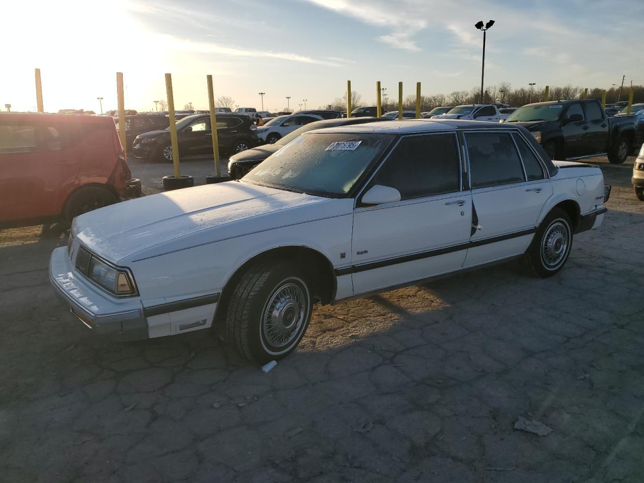 1989 Oldsmobile Delta 88 Royale Brougham за продажба в Indianapolis, IN - Rear End