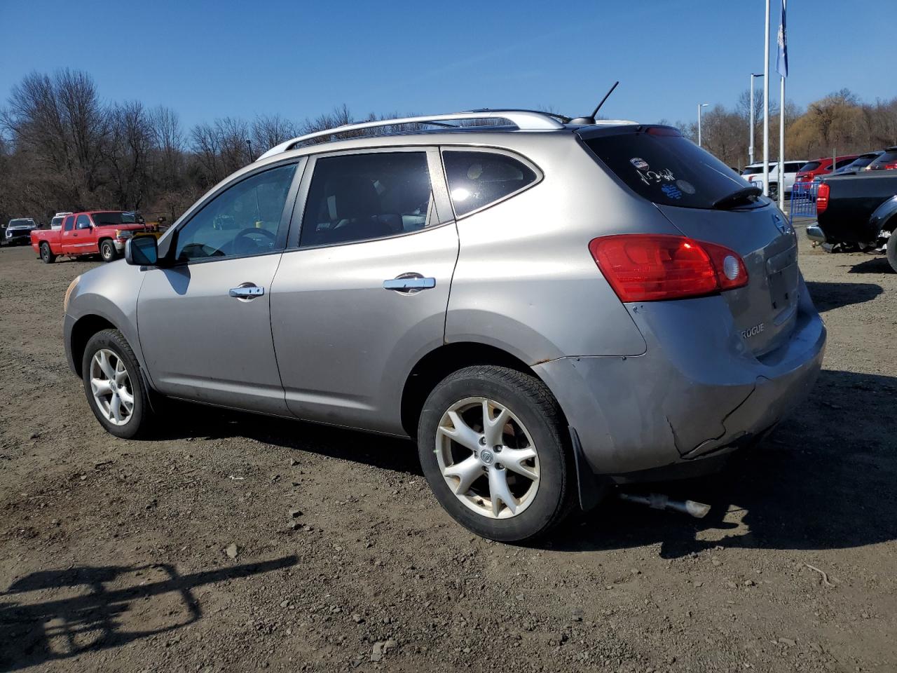 2010 Nissan Rogue - Image 2