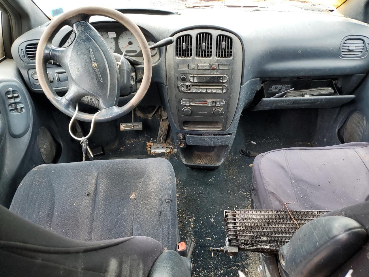 2001 Chrysler Voyager - Image 8