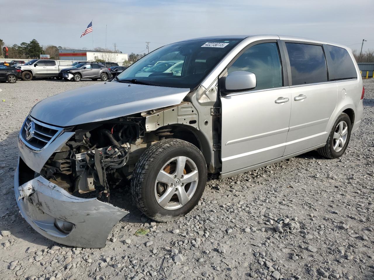 2010 Volkswagen Routan - Image 1