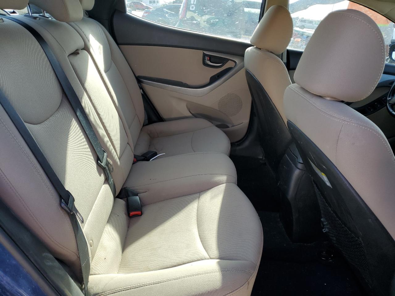 2016 Hyundai Elantra - Image 10