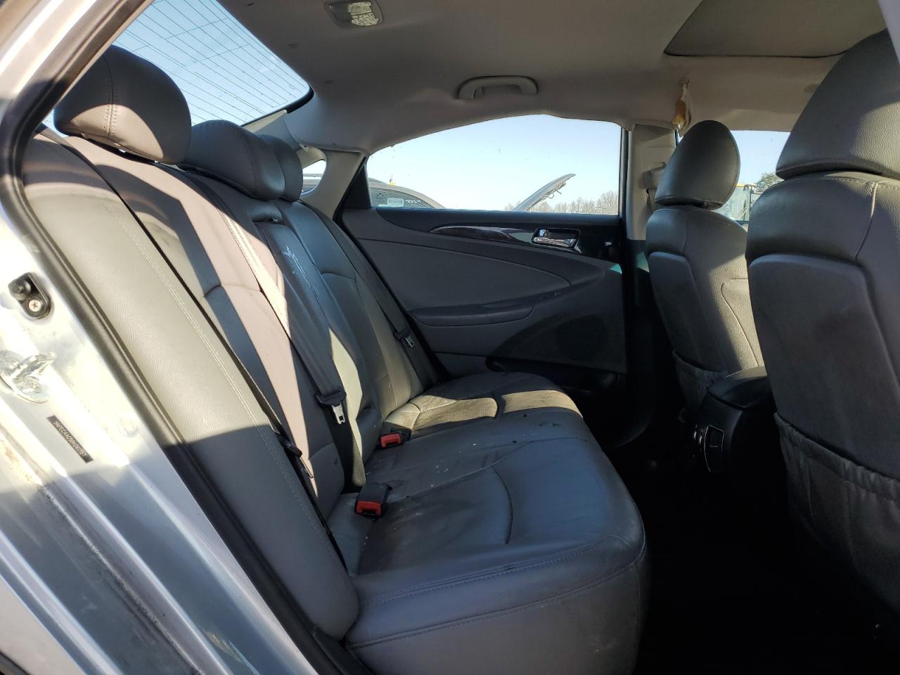 2011 Hyundai Sonata - Image 11