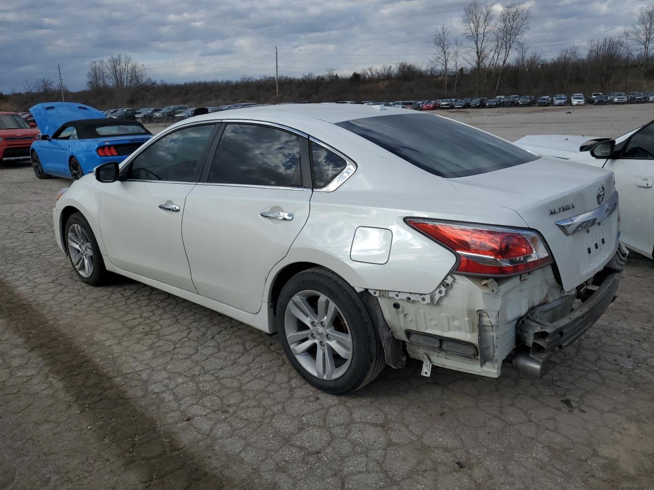 2014 Nissan Altima - Image 2