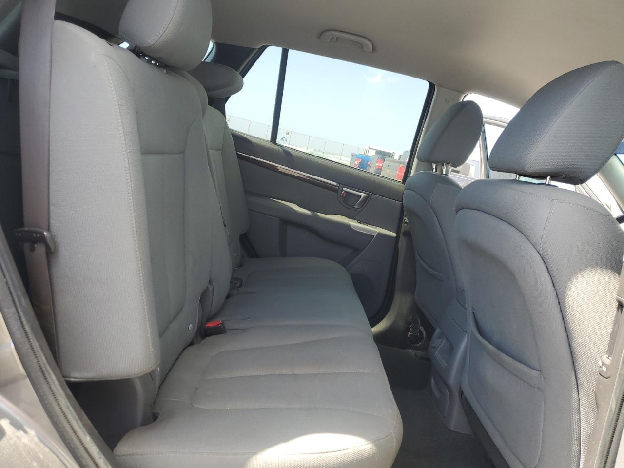 2011 Hyundai Santa Fe - Image 11
