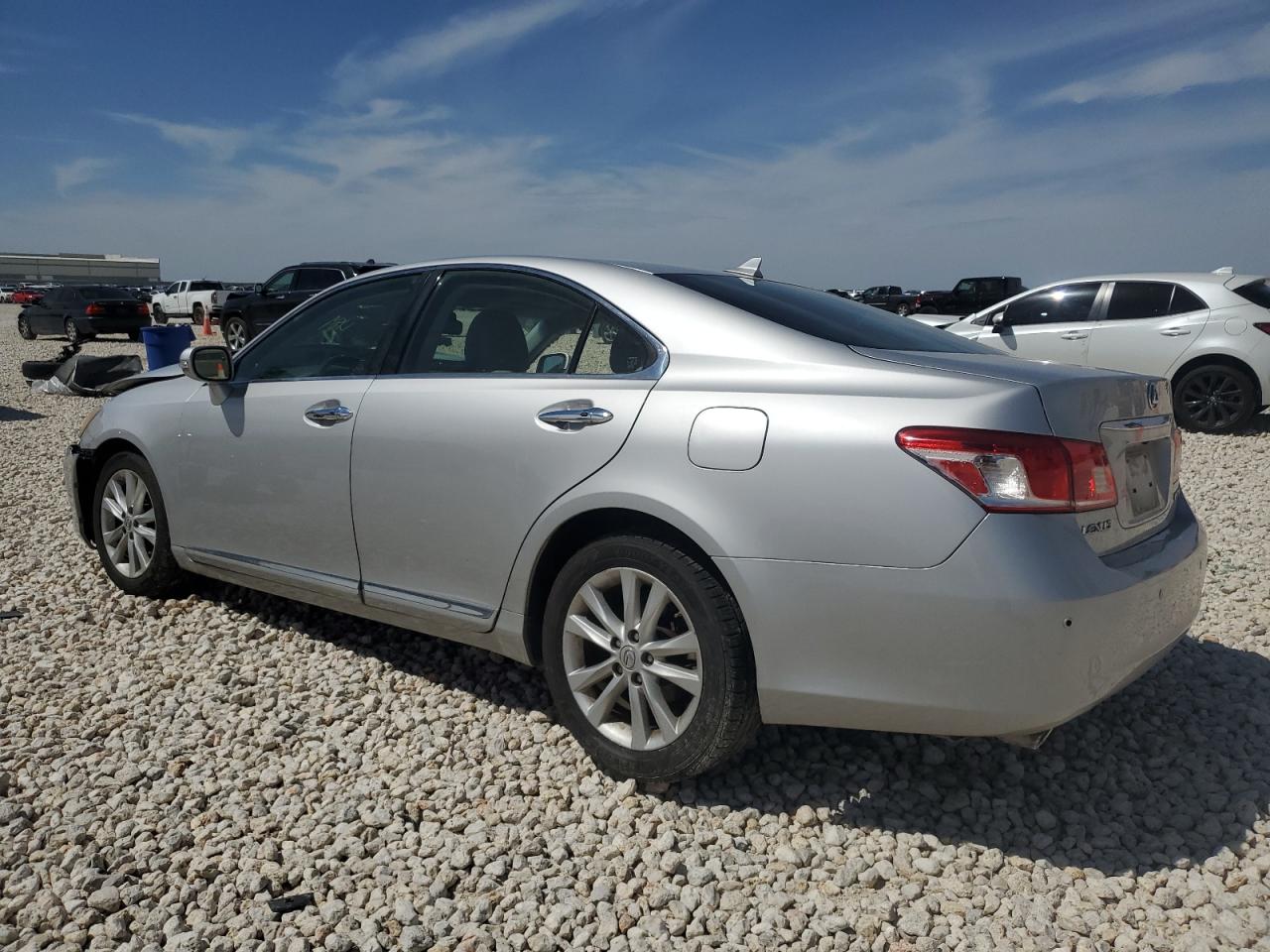 2010 Lexus ES - Image 2