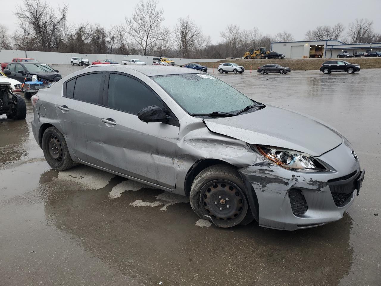 2013 Mazda 3 - Image 4