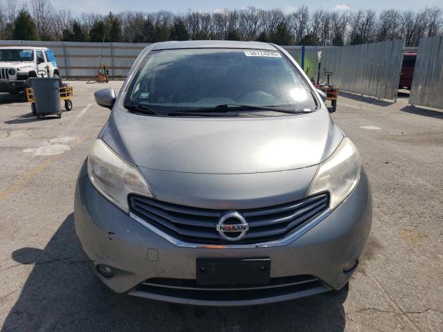 Hatchbacks NISSAN VERSA 2015 Srebrny