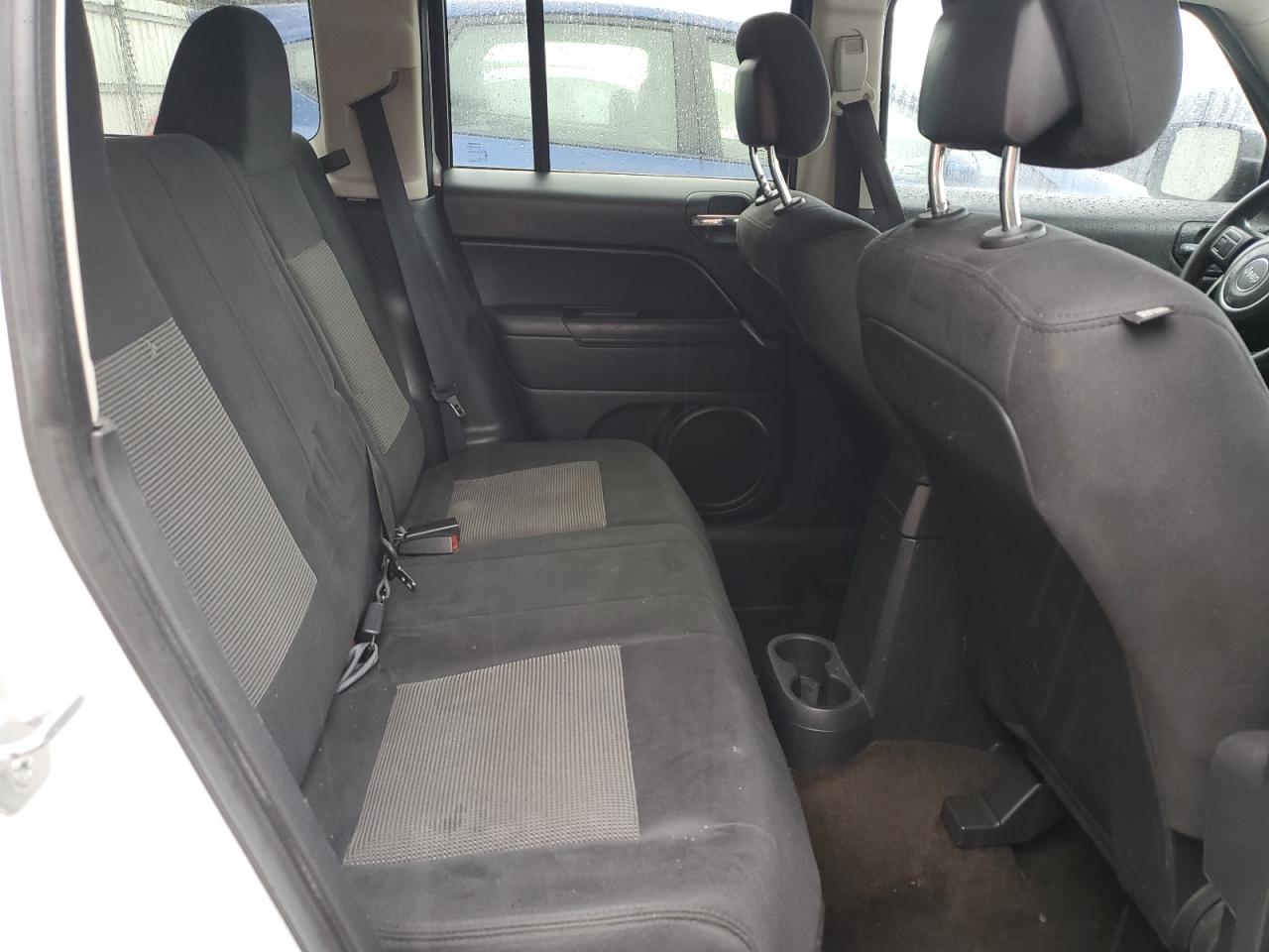 2014 Jeep Liberty (Patriot) - Image 11