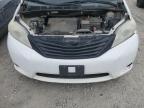 2014 Toyota Sienna  იყიდება Earlington-ში, KY - Front End