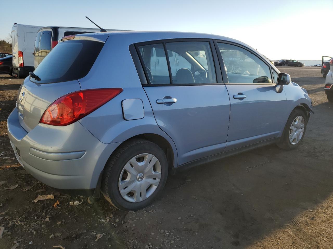 2010 Nissan Versa - Image 3