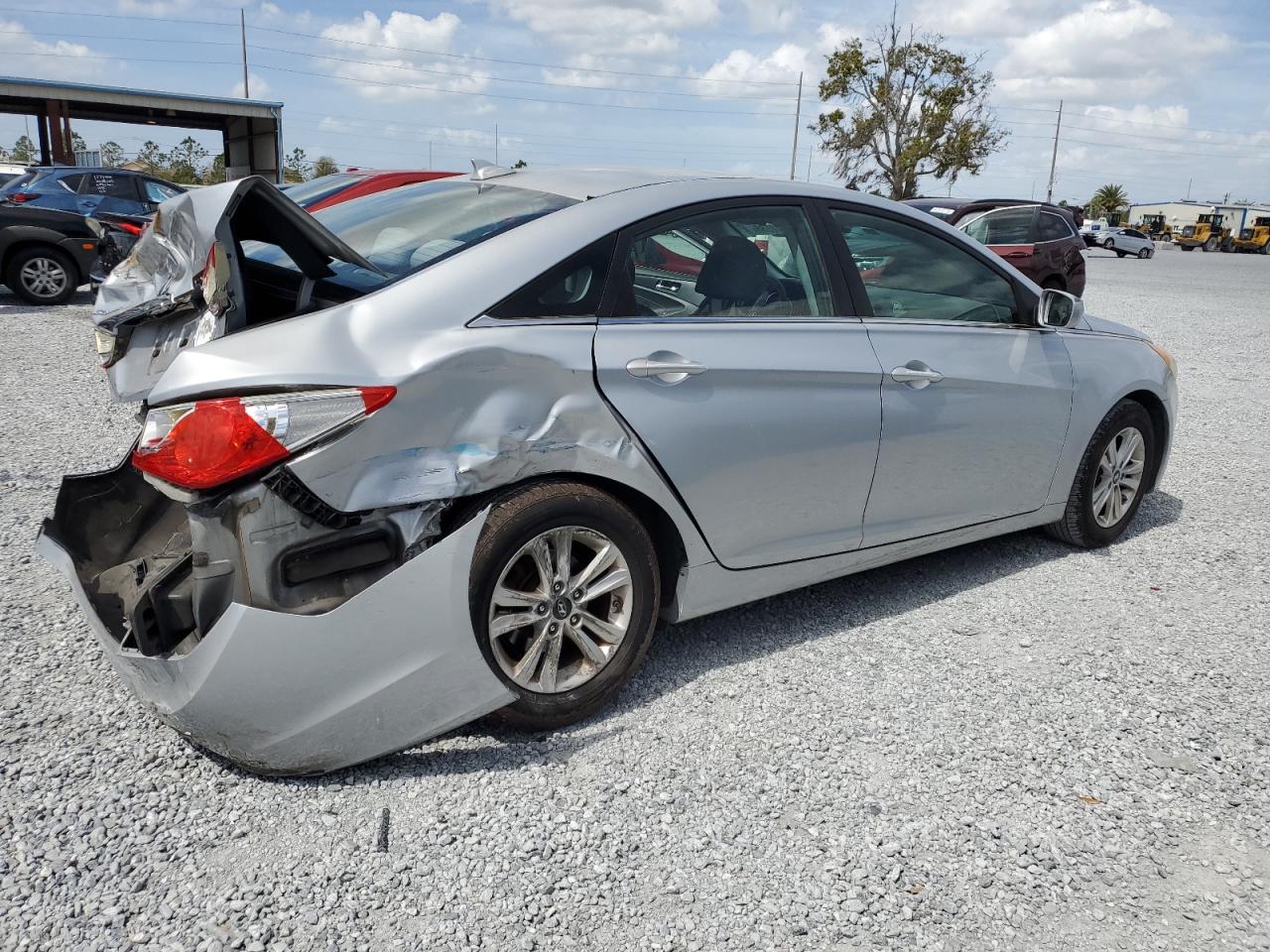 2012 Hyundai Sonata - Image 3