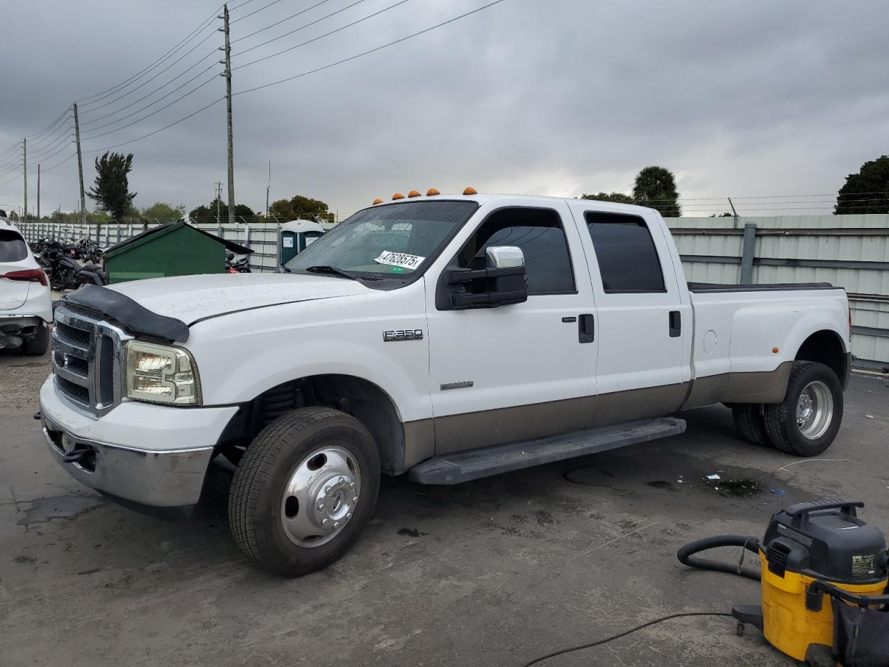 2006 Ford F350 - Image 1