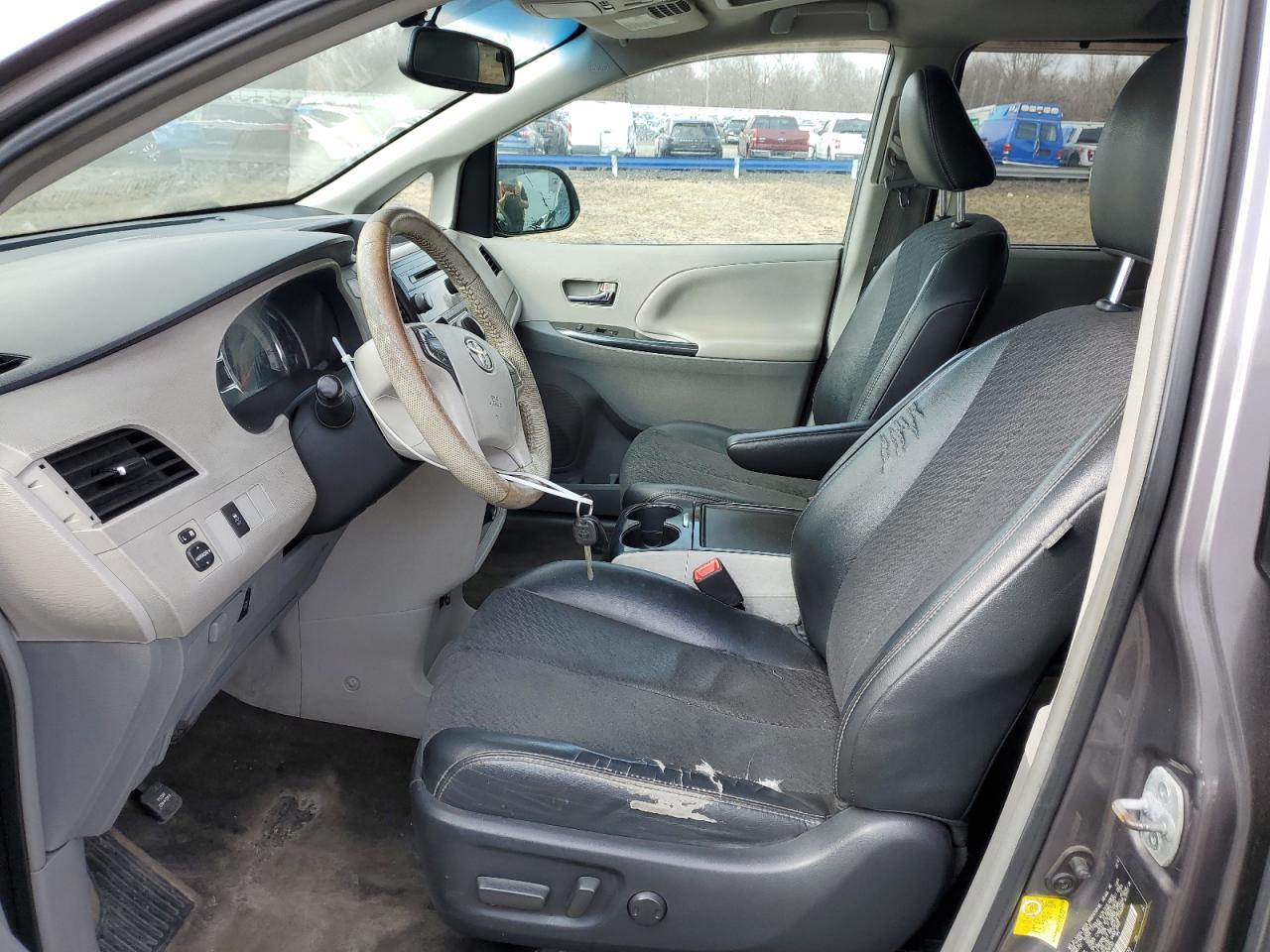 2012 Toyota Sienna - Image 7