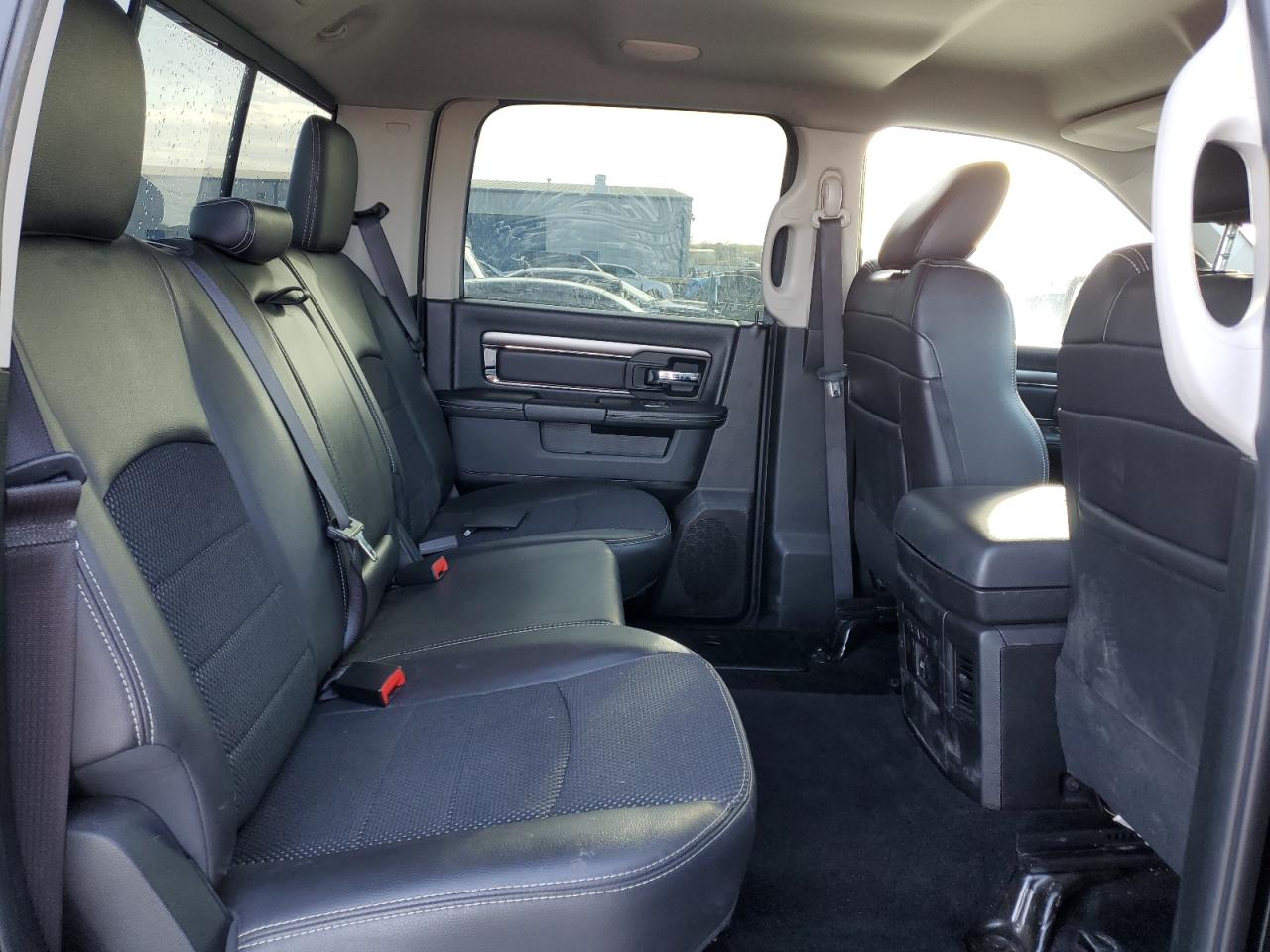 2016 RAM 1500 - Image 10