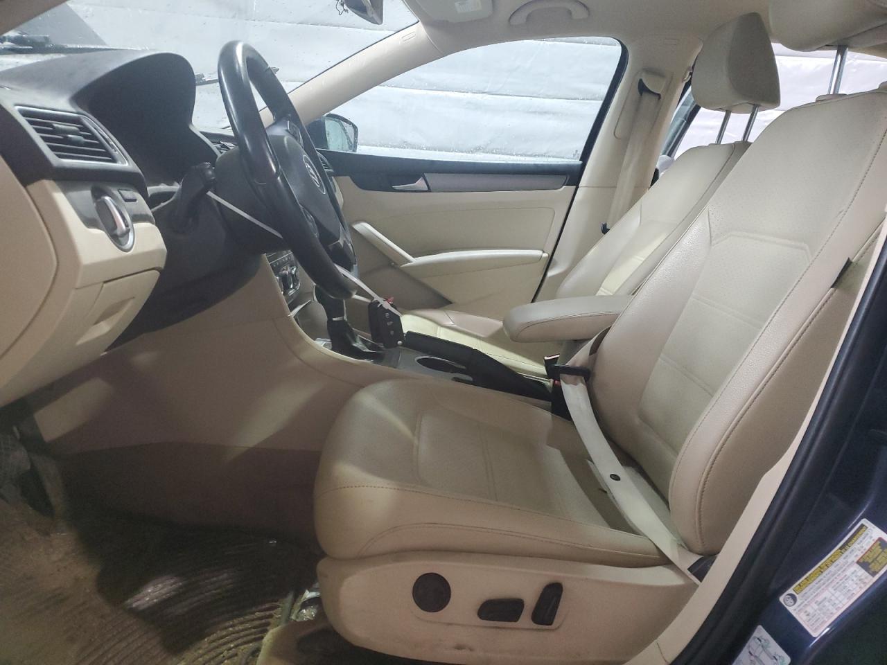2014 Volkswagen Passat - Image 7