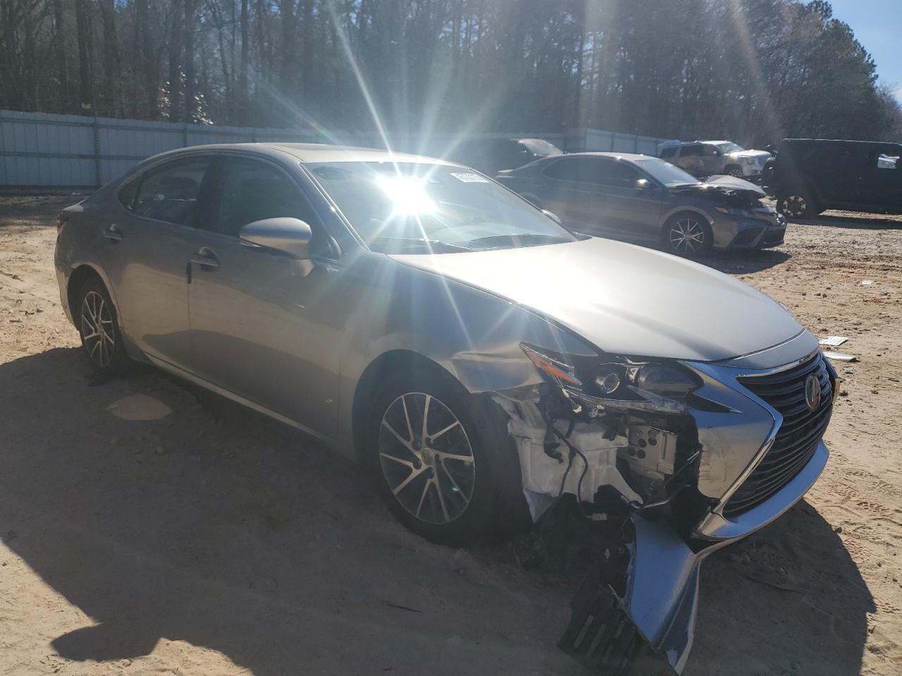 2016 Lexus ES - Image 4