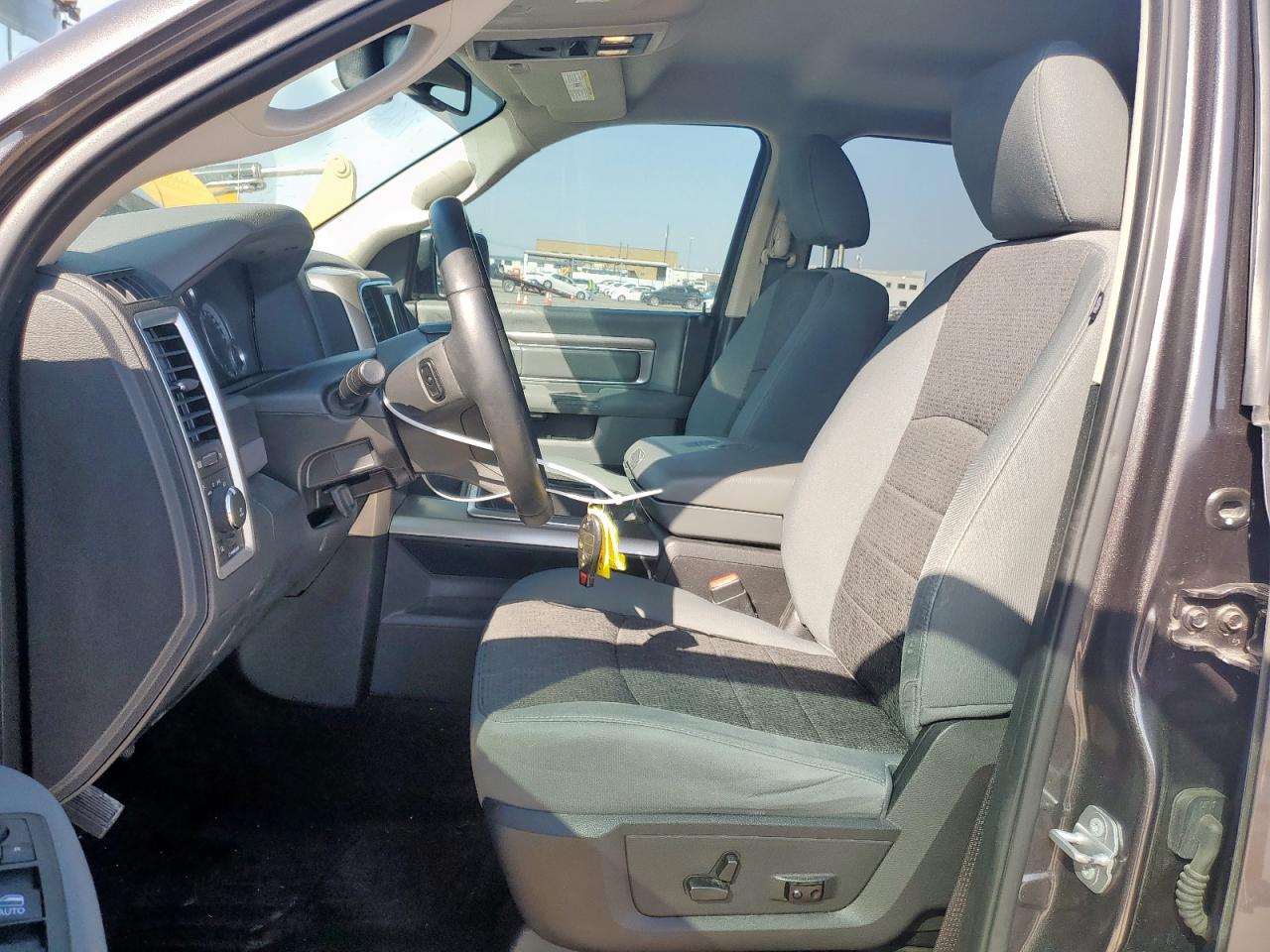 2015 RAM 1500 - Image 7