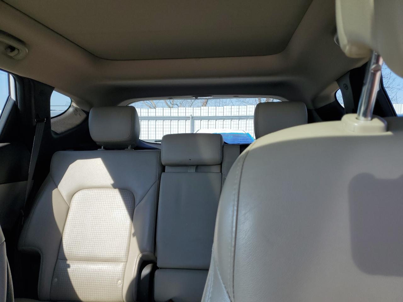 2013 Hyundai Santa Fe - Image 10