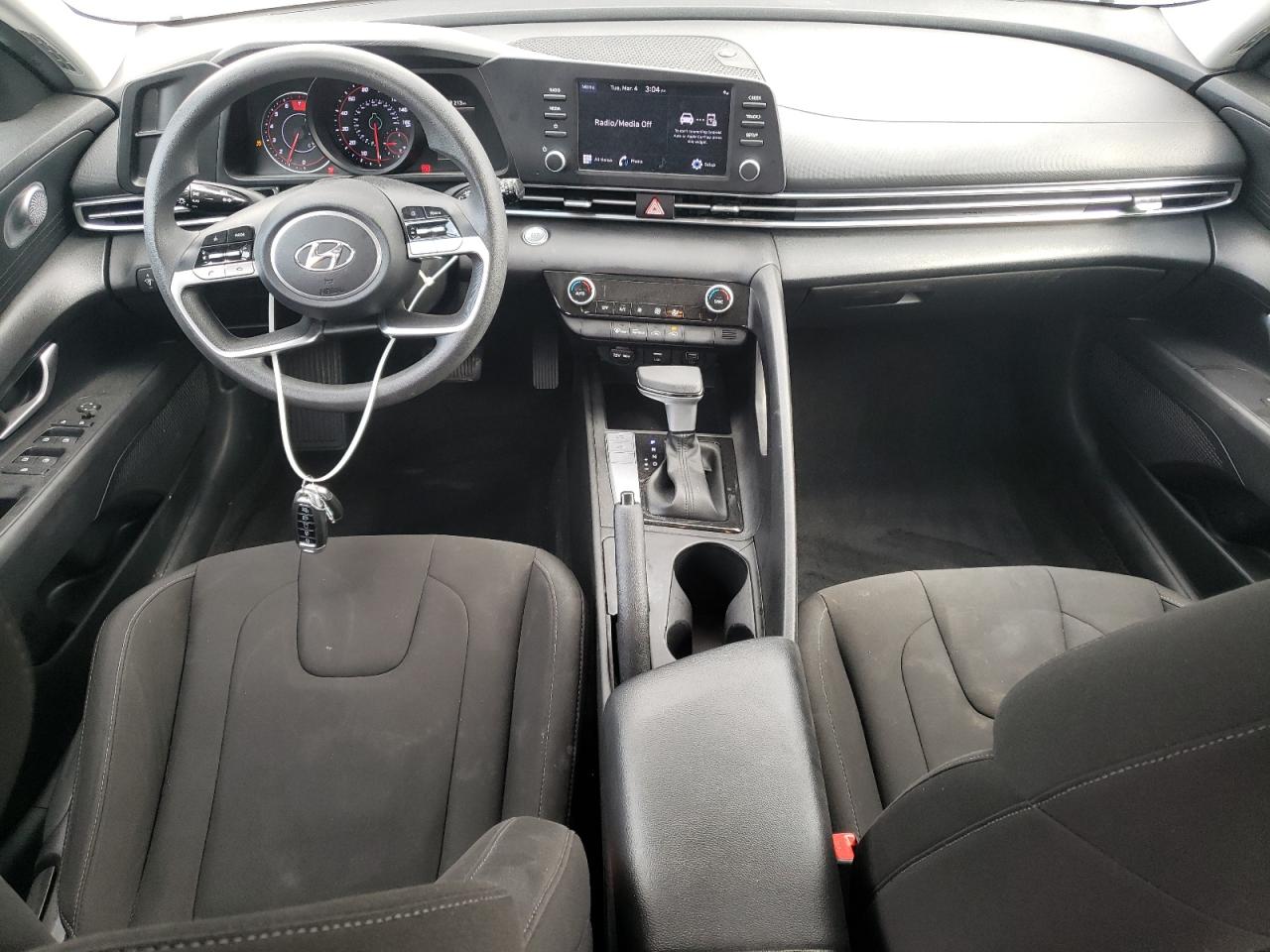 2022 Hyundai Elantra - Image 8