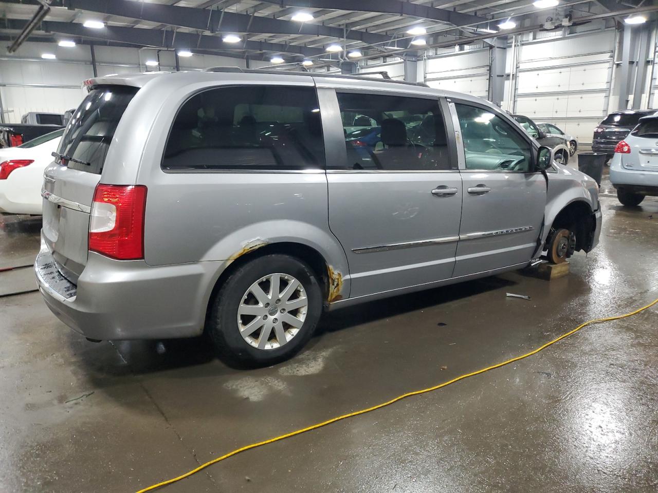 2014 Chrysler Town & Country - Image 3