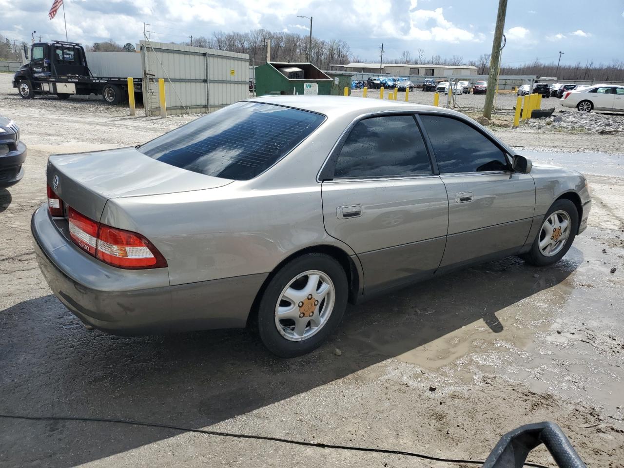 2001 Lexus ES - Image 3