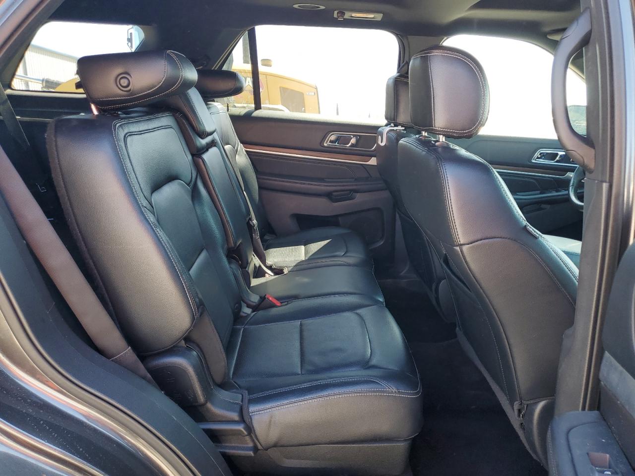 2016 Ford Explorer - Image 11