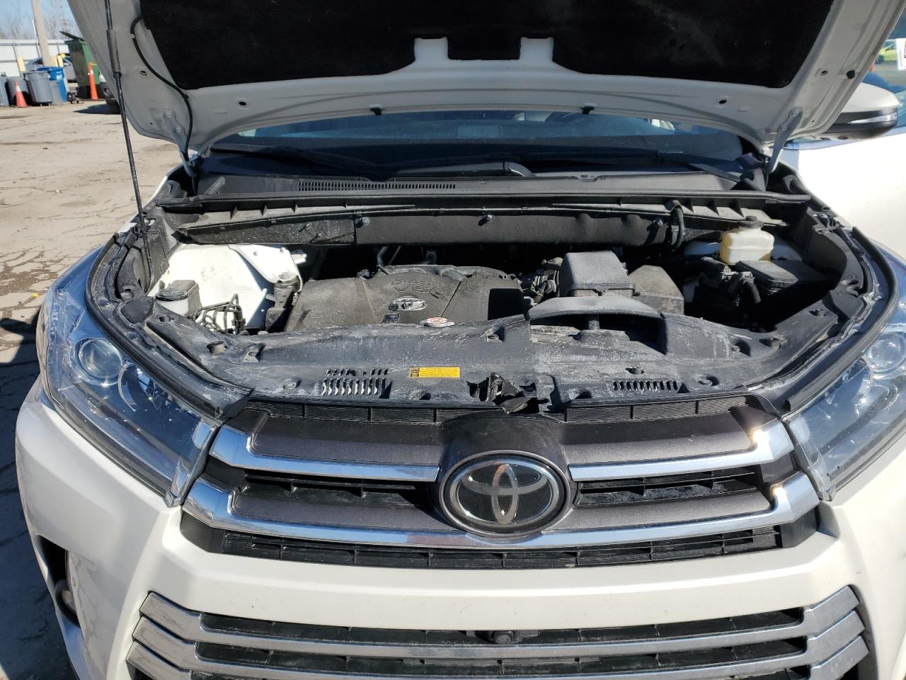 2019 Toyota Highlander - Image 11
