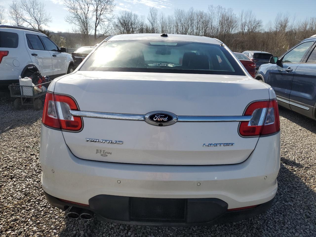 2011 Ford Taurus - Image 6