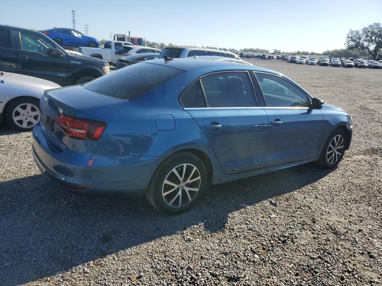 2017 Volkswagen Jetta - Image 3