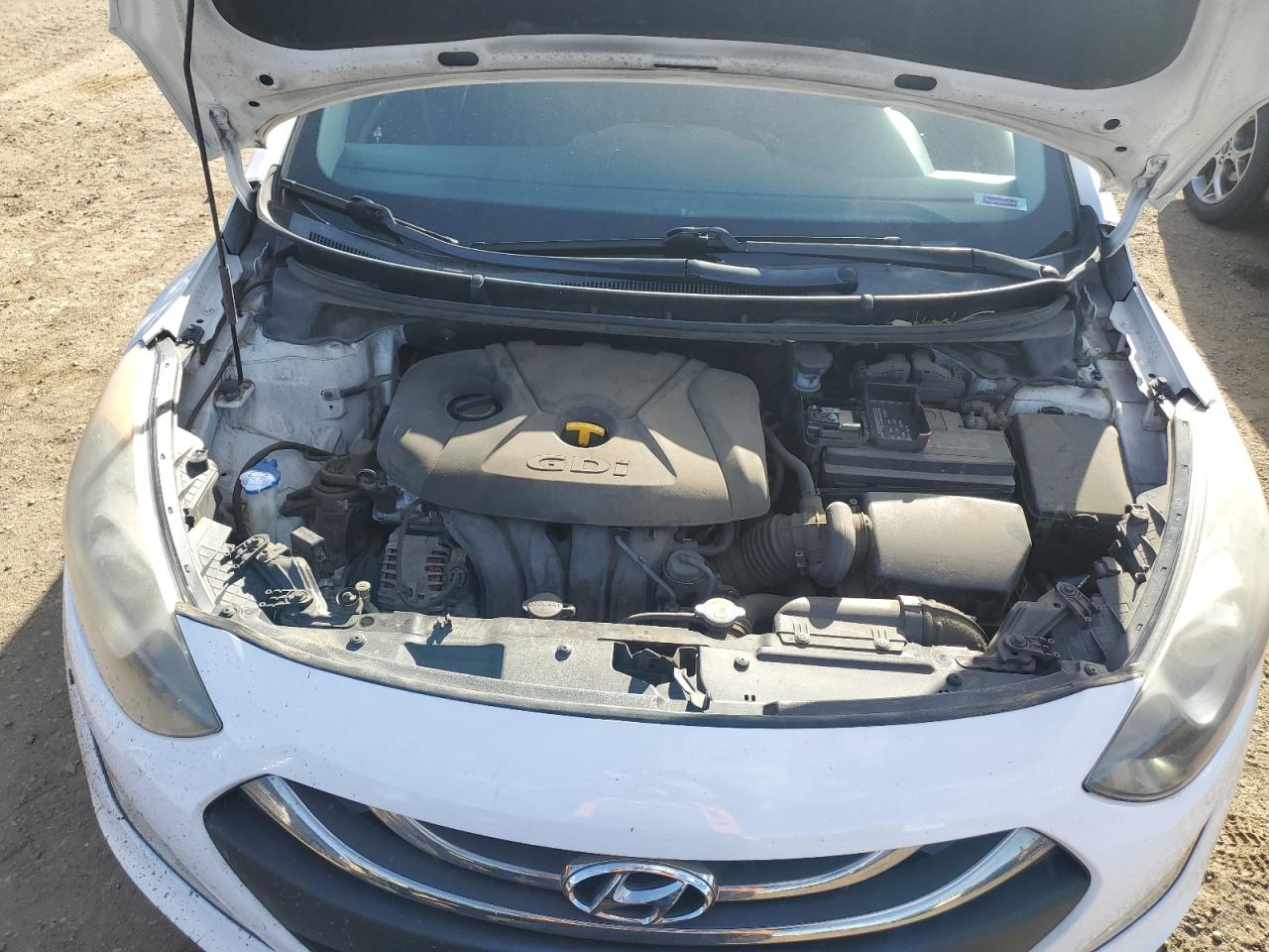 2015 Hyundai Elantra - Image 11