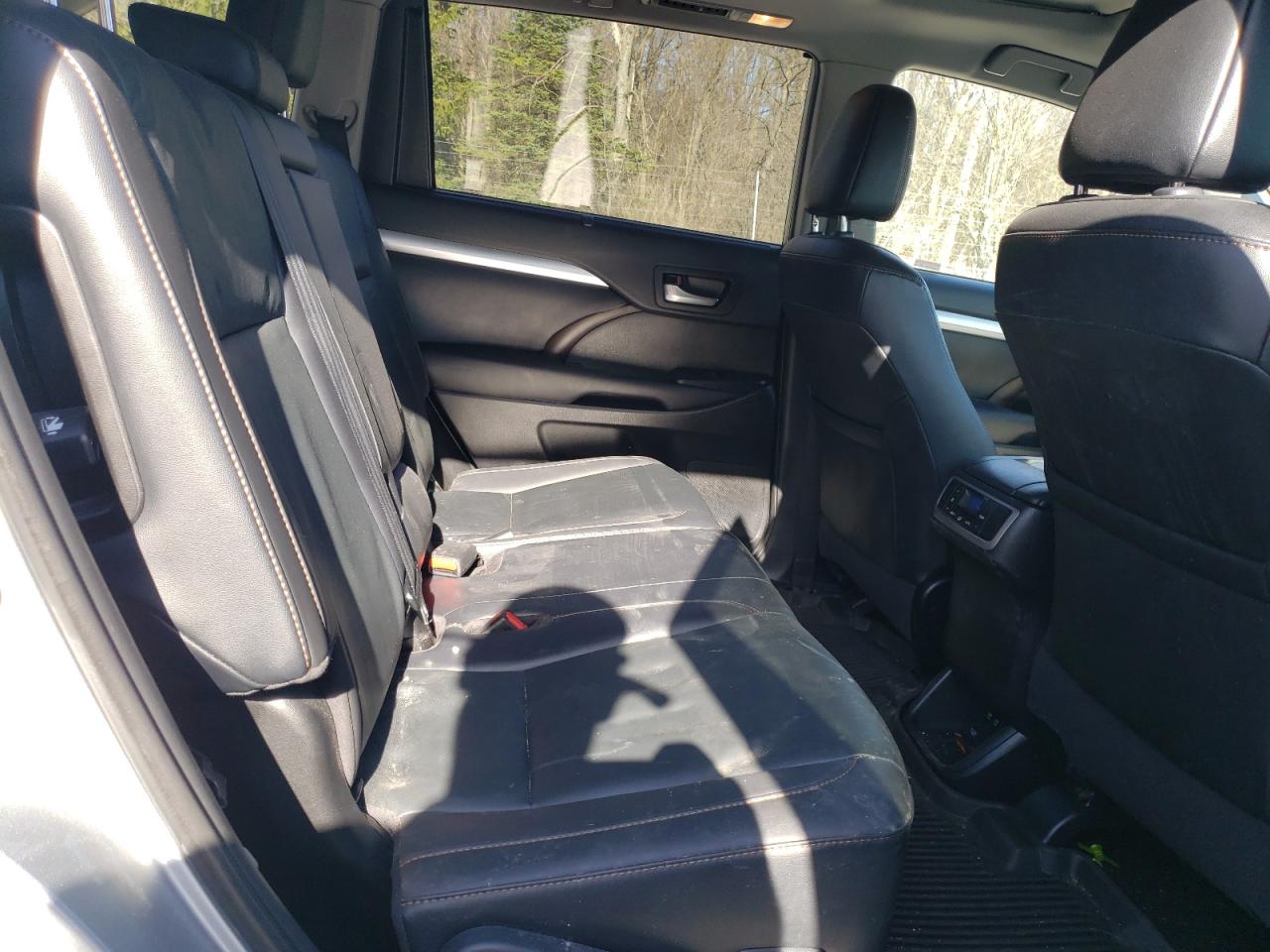 2019 Toyota Highlander - Image 11