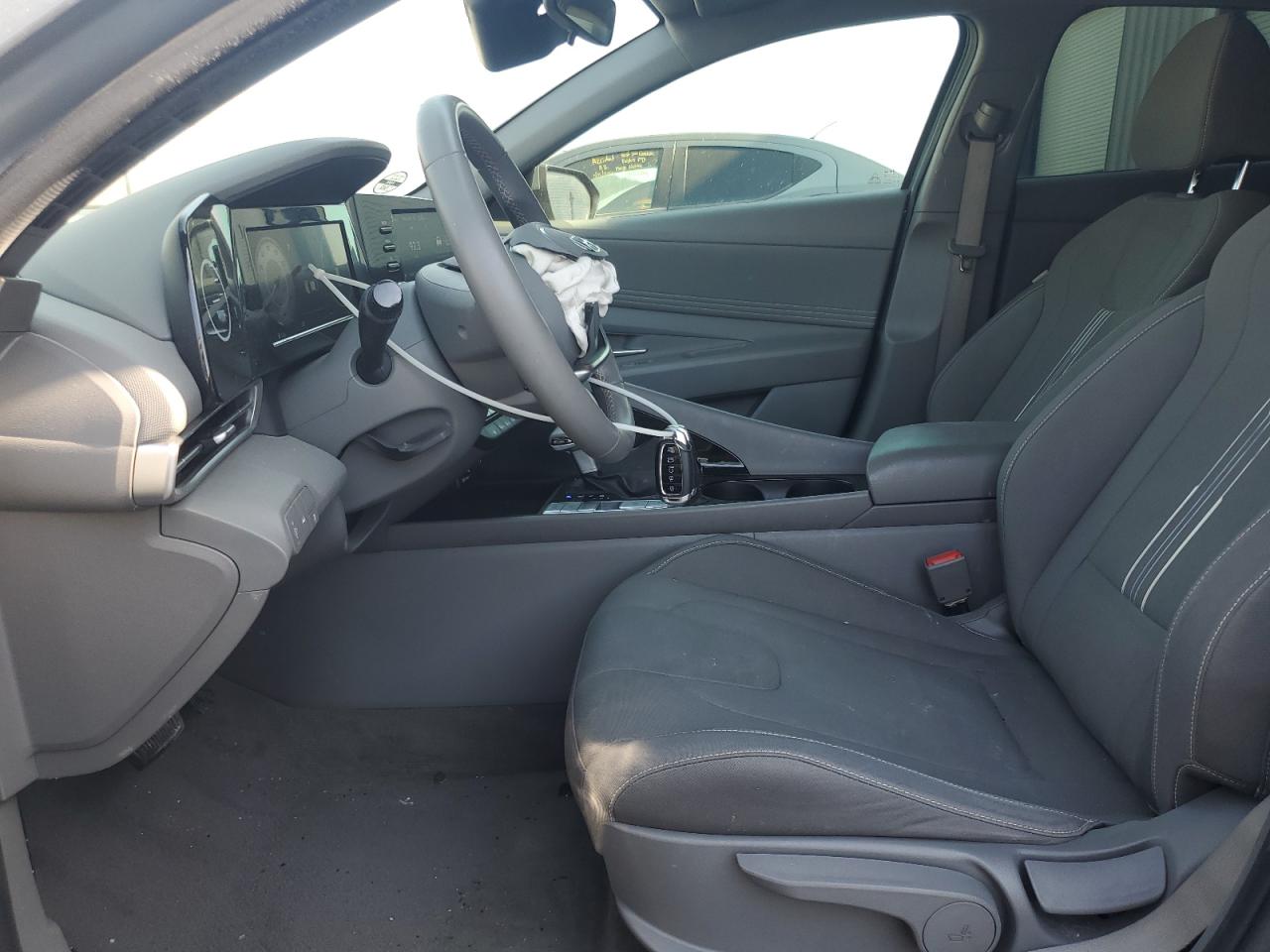 2021 Hyundai Elantra - Image 7