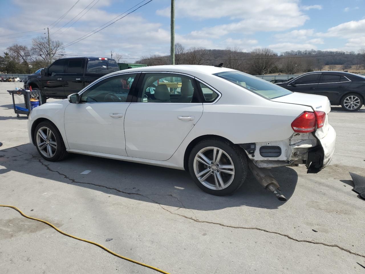 2014 Volkswagen Passat - Image 2