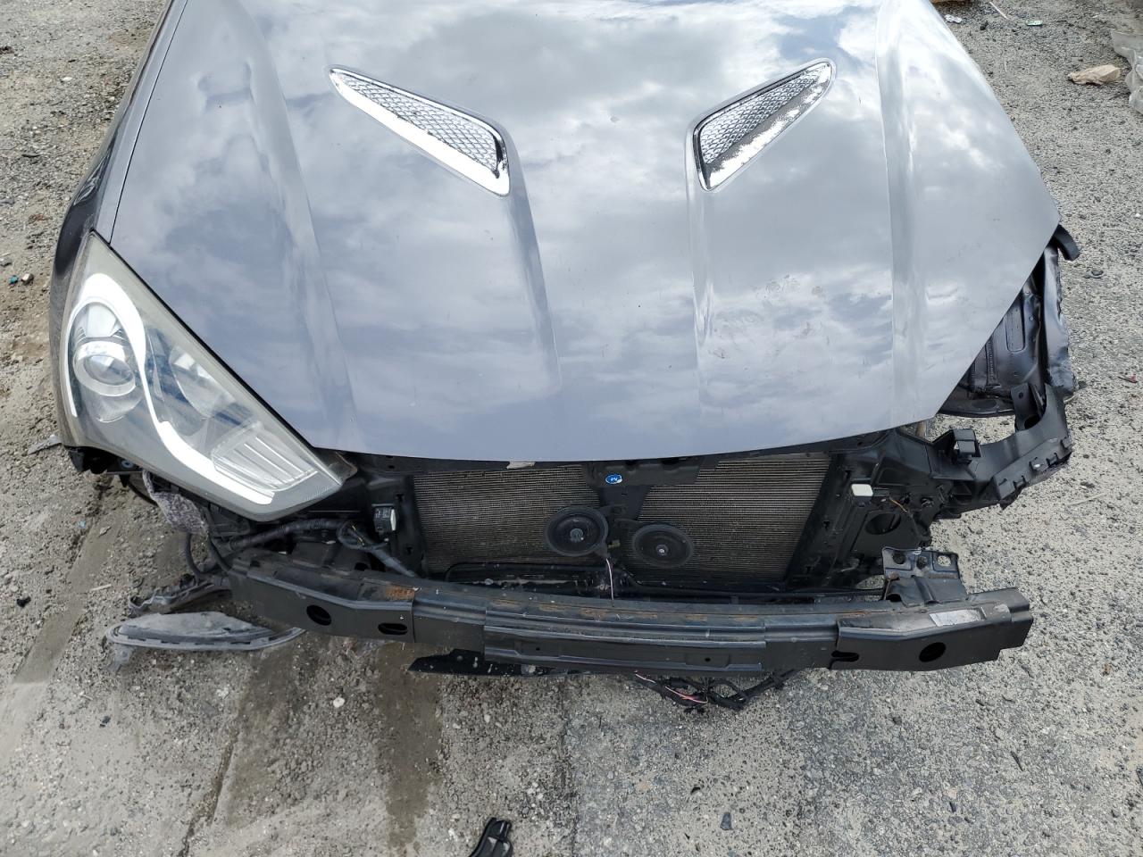 2014 Hyundai Genesis - Image 11